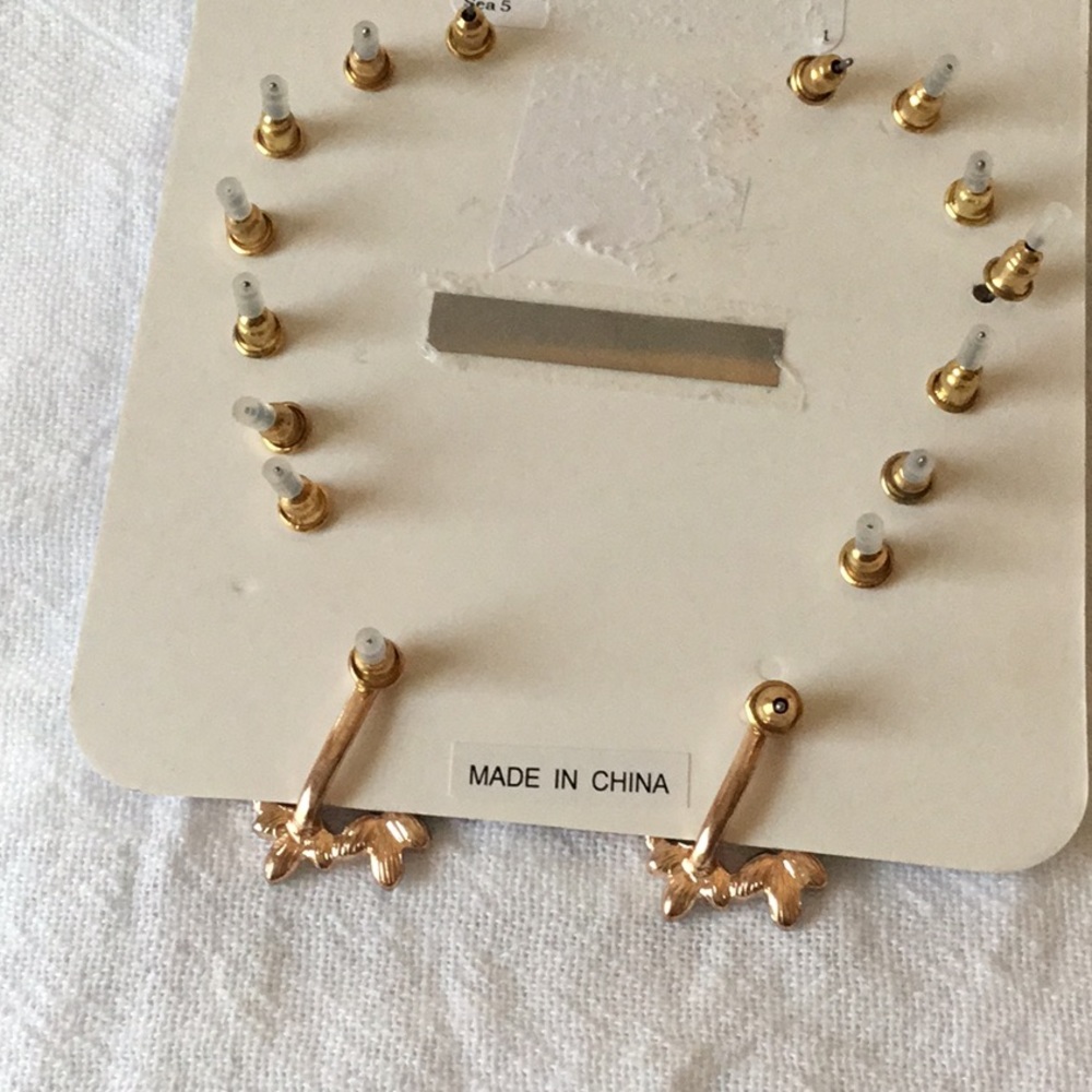 XOXO Set of 9 Studded Earrings - Picture 4 of 4